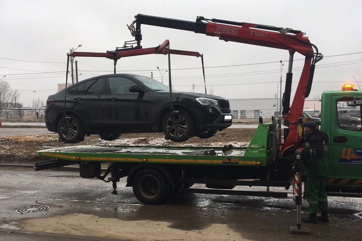 Долги жителей Твери за тепло привели к аресту автомобиля BMW