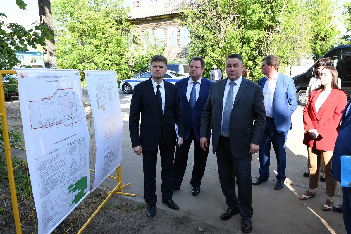 Губернатор Тверской области посетил кимрский завод «Радиатор» и осмотрел новое здание МФЦ