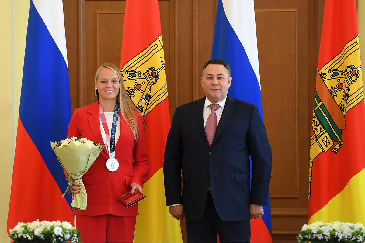 В Тверской области вручили награды отцу 13-ти детей, школьникам-спасителям и спортсменам-олимпийцам