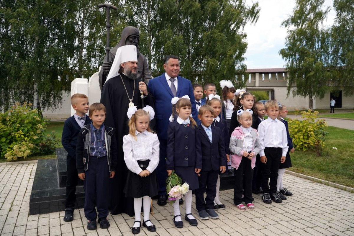 Губернатор Тверской области напутствовал в Старице первоклассников перед началом учебного года