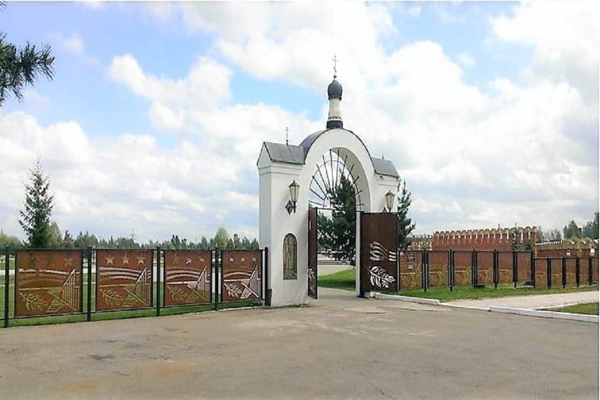 На Мемориальном кладбище в Ржеве украли ворота