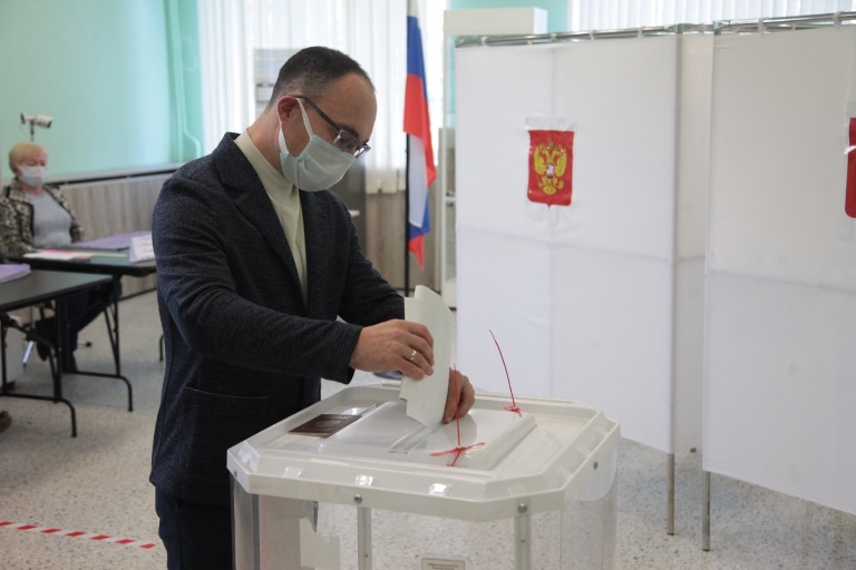 Житель Тверской области проголосовал сразу после церемонии бракосочетания