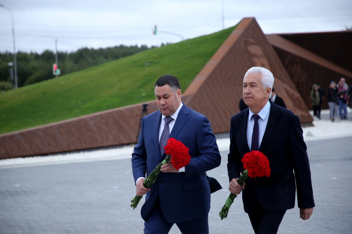 В Ржеве почтили память советских воинов в годовщину окончания Второй мировой войны