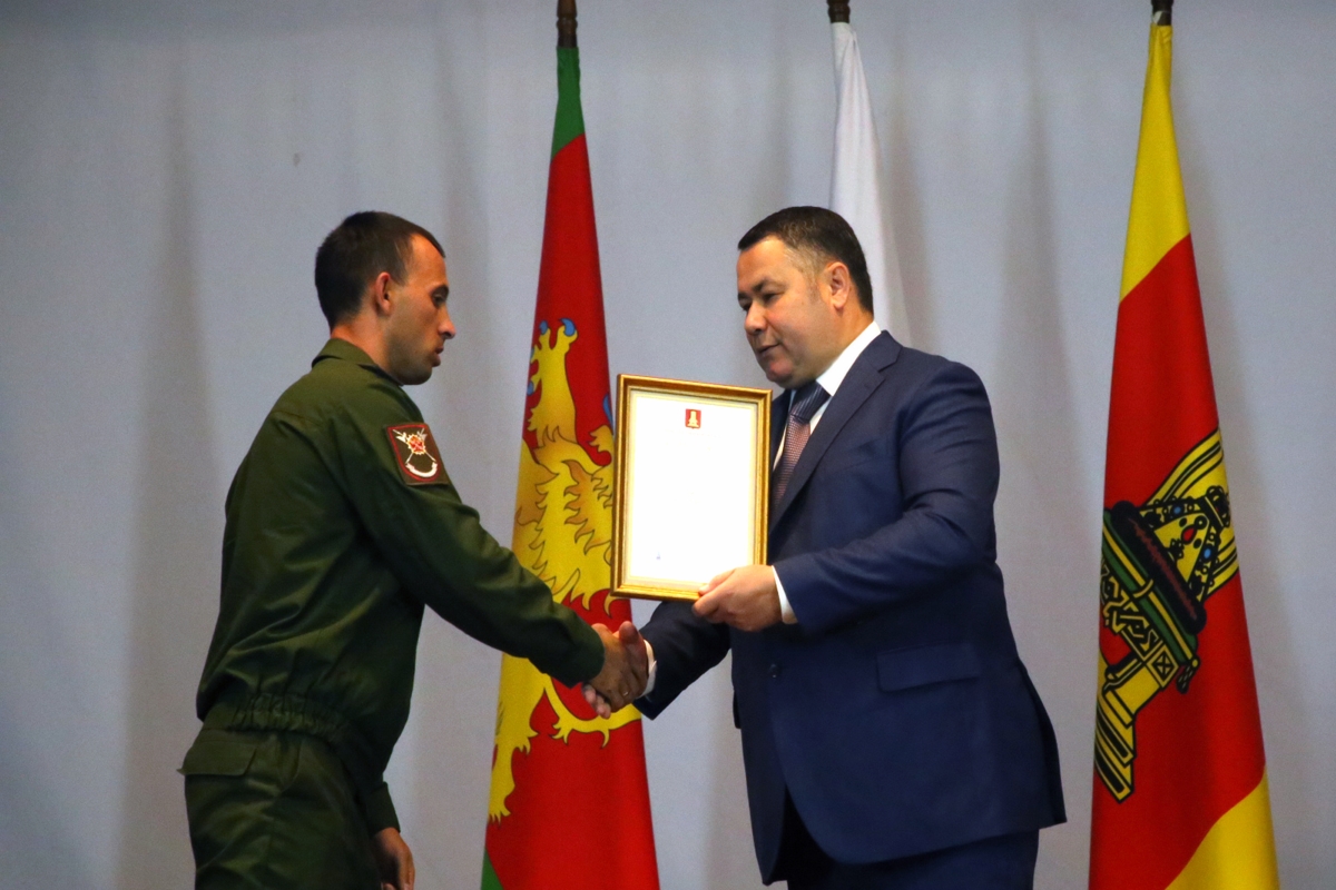 Губернатор Тверской области вручил почетные награды ржевским военнослужащим