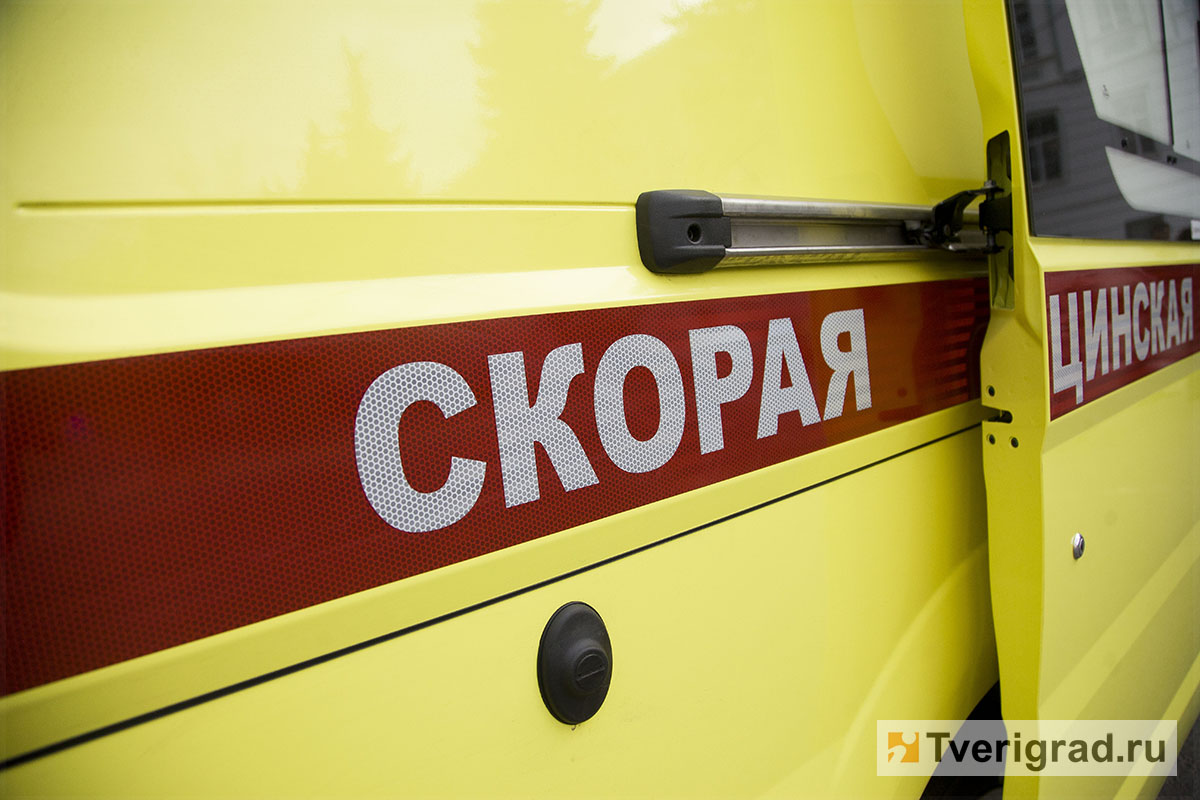В Тверской области в больницу доставили пострадавших в ДТП взрослых и подростка