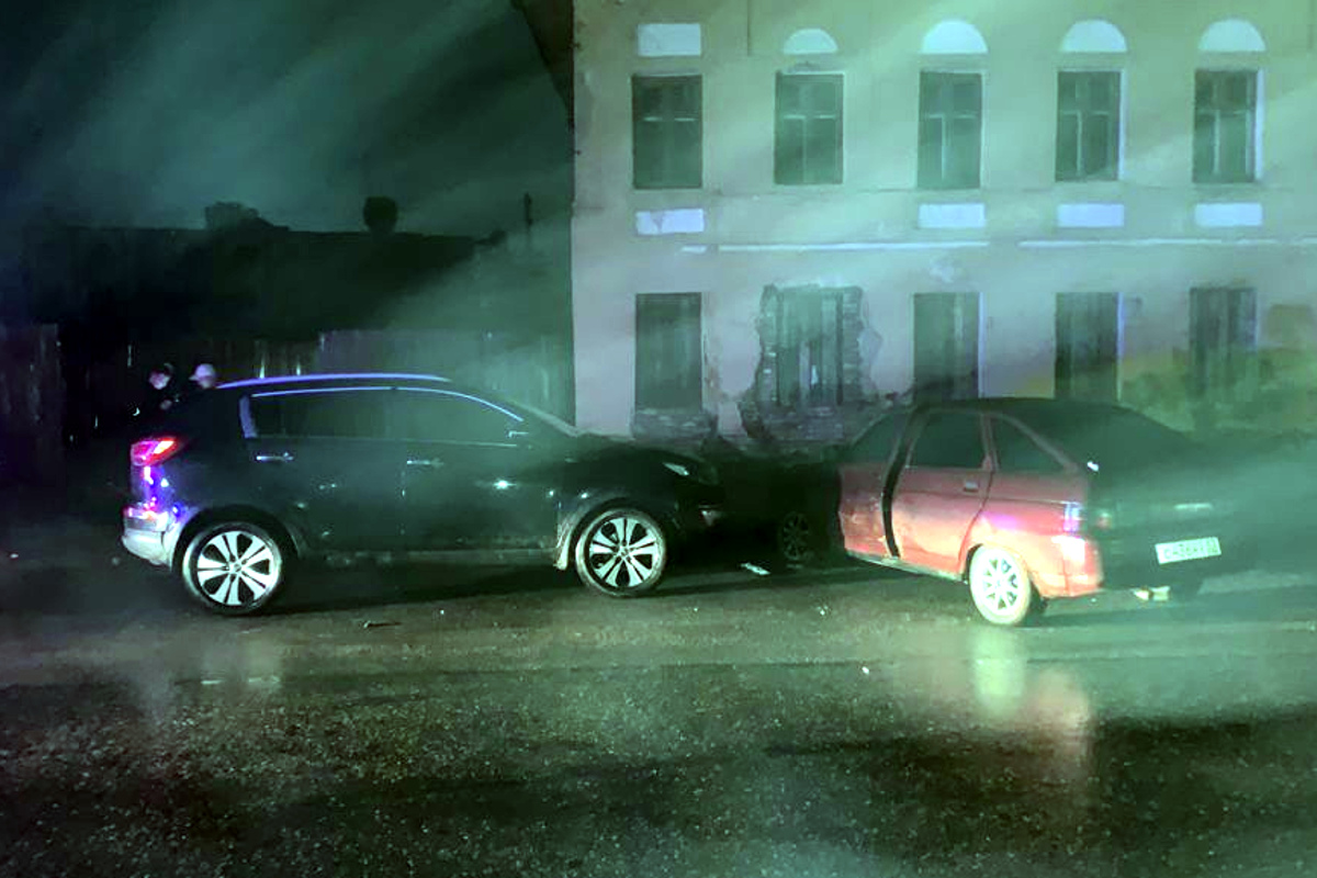 Ночью в Бежецке пьяный водитель сбил пешехода, который шел к своему автомобилю