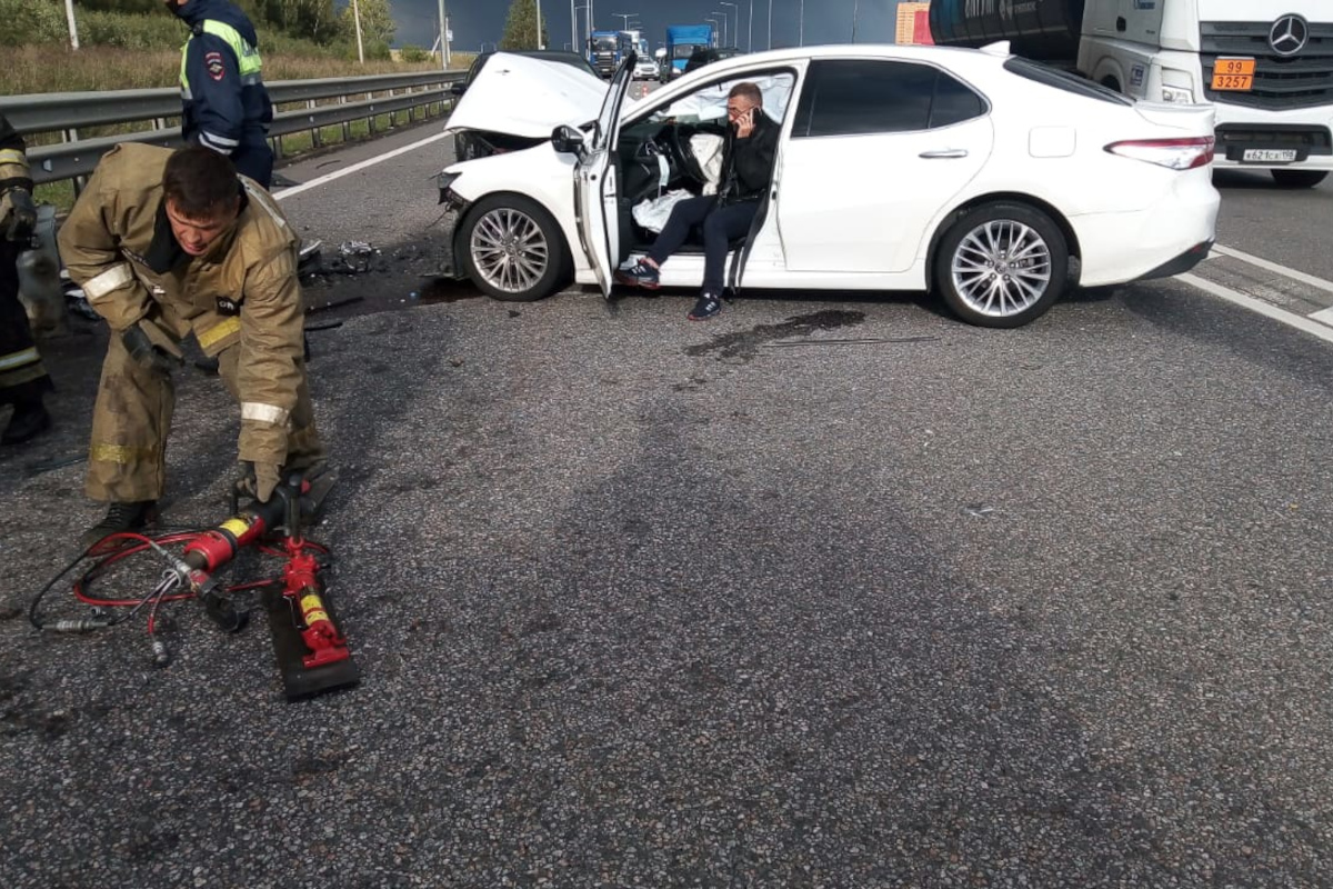 Лобовое ДТП под Тверью: по вине уснувшего водителя страшные травмы получили несколько человек