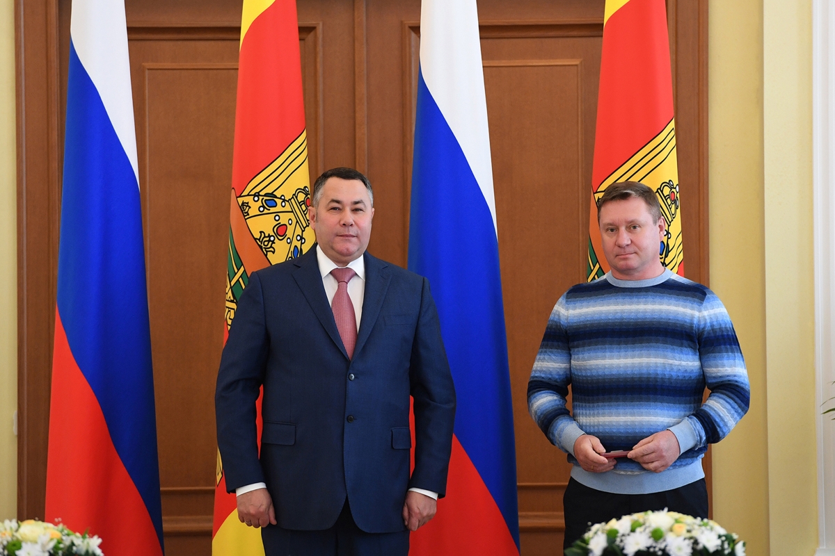 В День герба и флага губернатор вручил награды жителям Тверской области