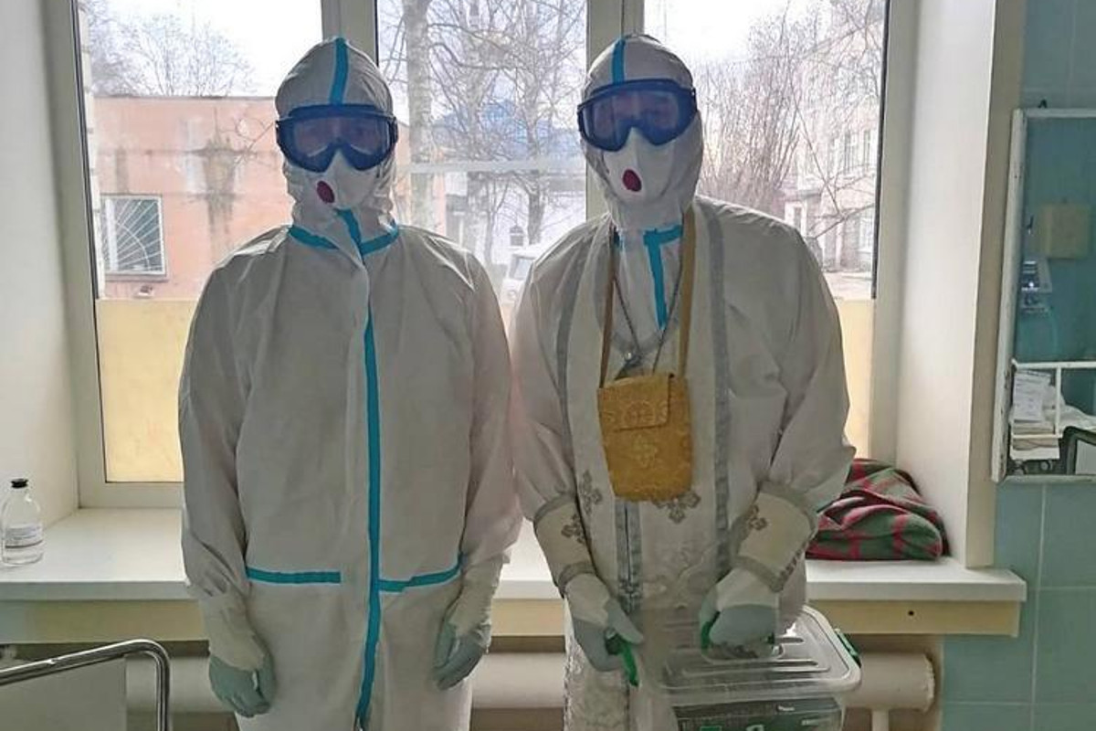 В Тверской области священники причастили более 120 зараженных коронавирусом