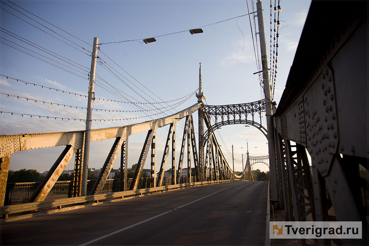 В ближайшие часы перекроют Старый Волжский мост в Твери