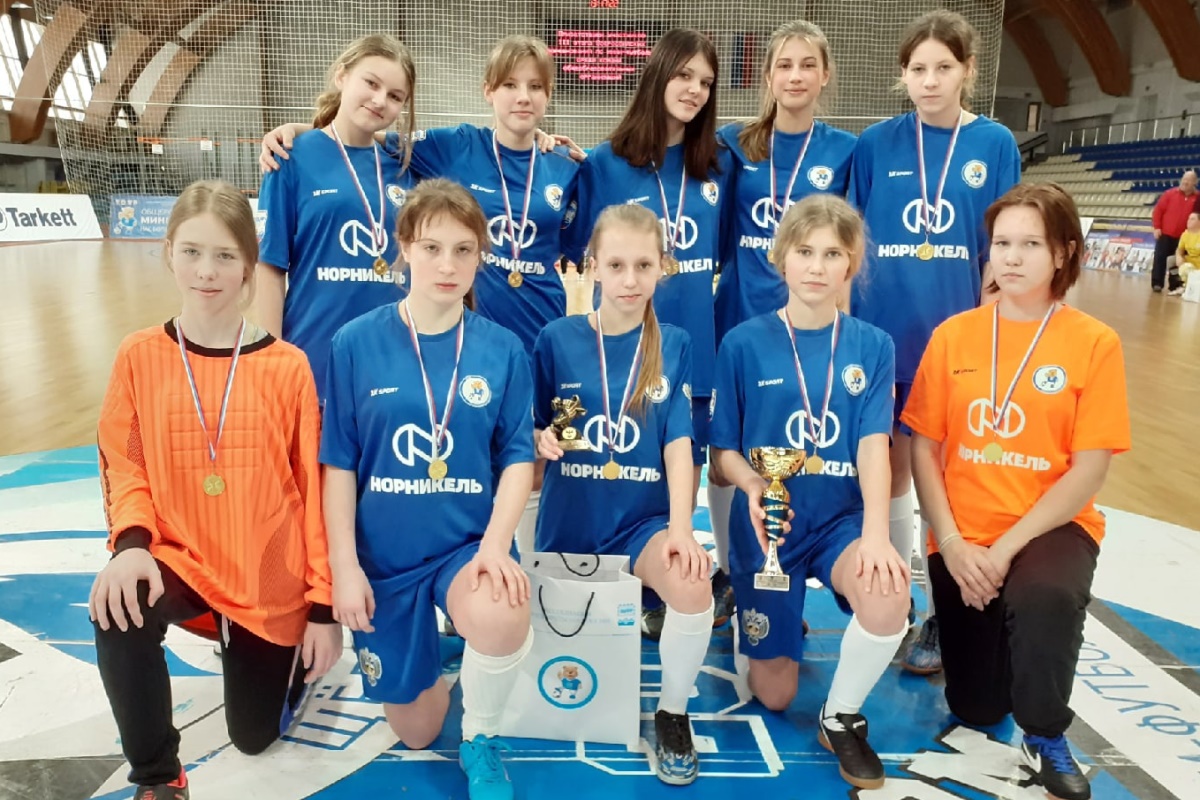 Девушки из сельской школы Тверской области завоевали золото ЦФО по мини-футболу