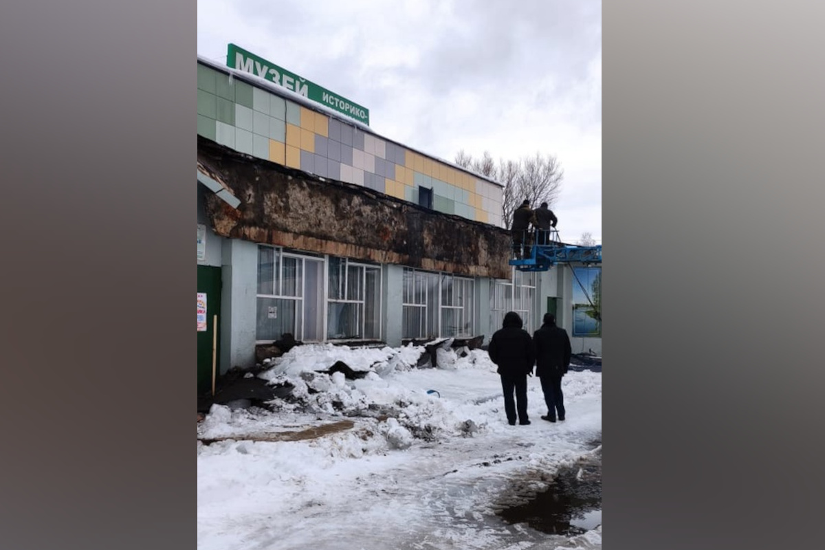 В Тверской области рухнул бетонный козырёк музея в Западной Двине