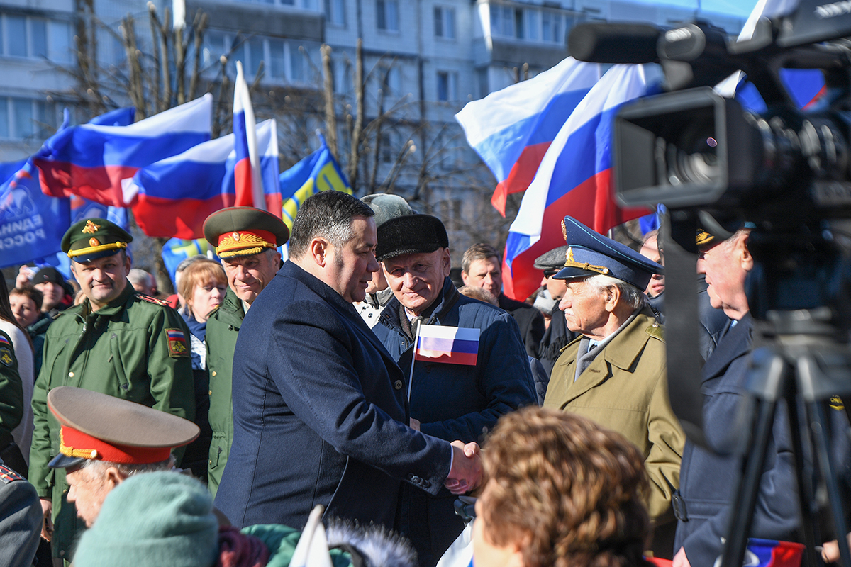 Восьмая Крымская весна: тверичане подняли флаги в честь воссоединения полуострова с Россией