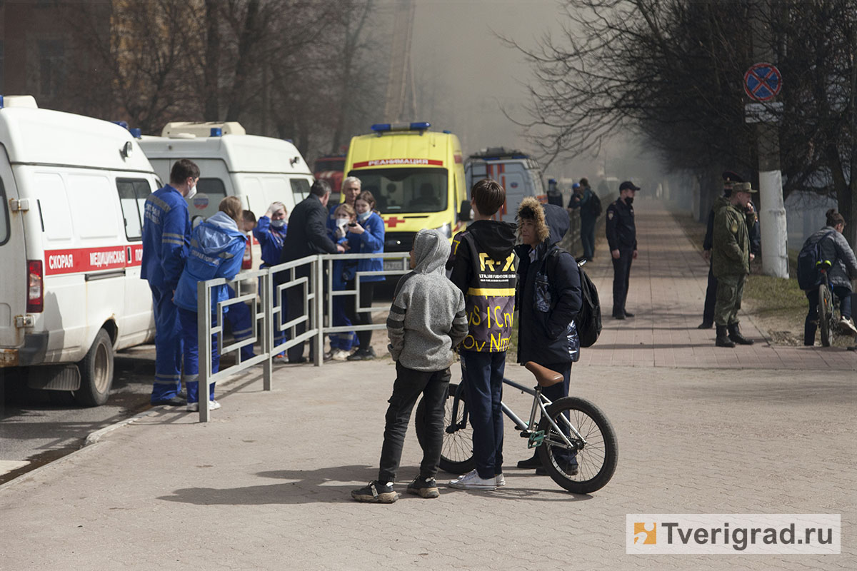 Одного из пострадавших на пожаре в НИИ в Твери перевезли на лечение в военный госпиталь Москвы