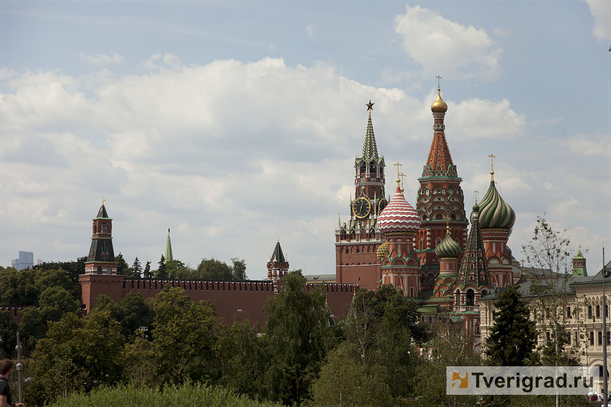 В Кремле прокомментировали утреннюю атаку дронов на Москву