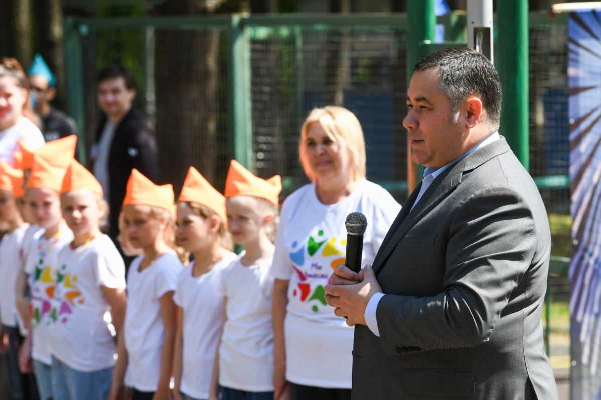 Под Тверью прошла торжественная церемония открытия первой смены в летнем лагере «Спутник»