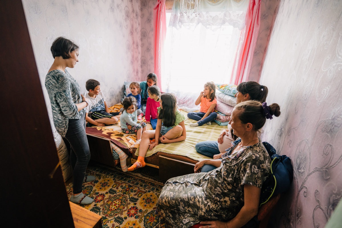Многодетной семье из Тверской области, у которой сгорел дом, требуется помощь