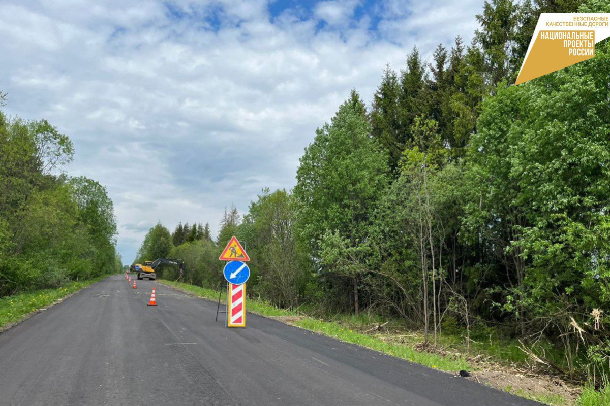 В Тверской области по просьбе женщины ремонтируют автодорогу