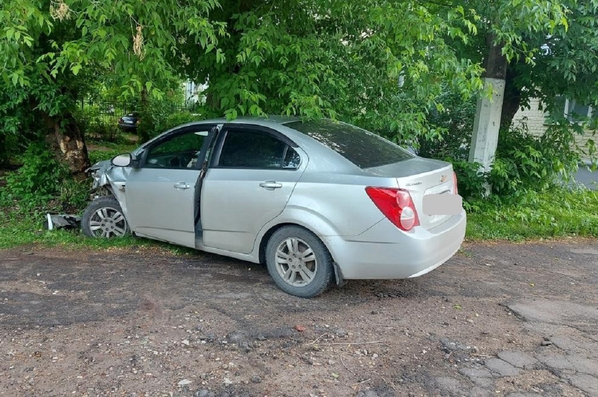 В Тверской области пешеход переходил дорогу по правилам, но всё равно попал под колёса