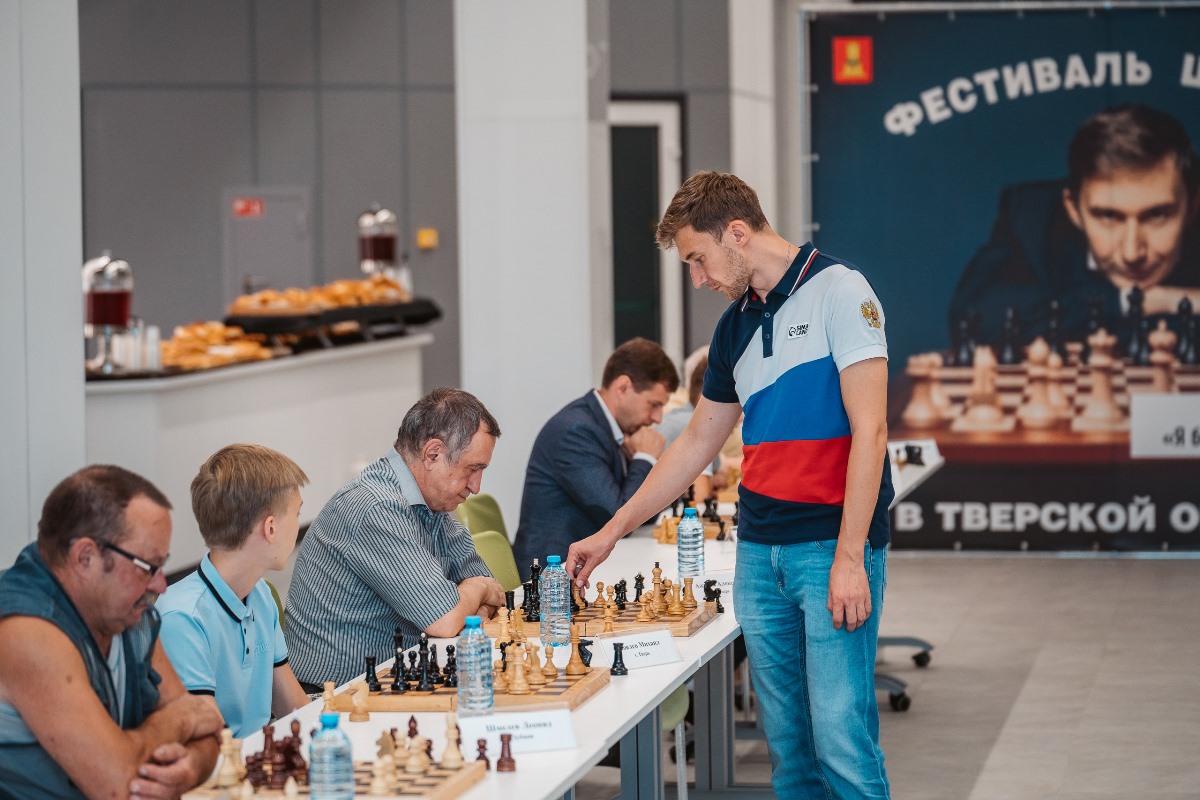 18 побед, поражение и ничья: Сергей Карякин провел в Твери сеанс одновременной игры