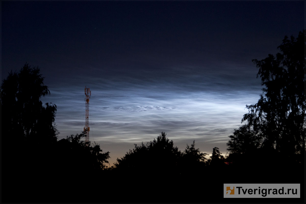 Ночью жители Твери наблюдали очень яркие серебристые облака