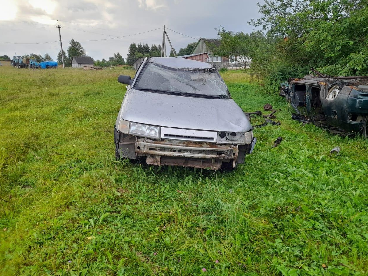 В Тверской области водитель не справился с управлением и перевернул машину