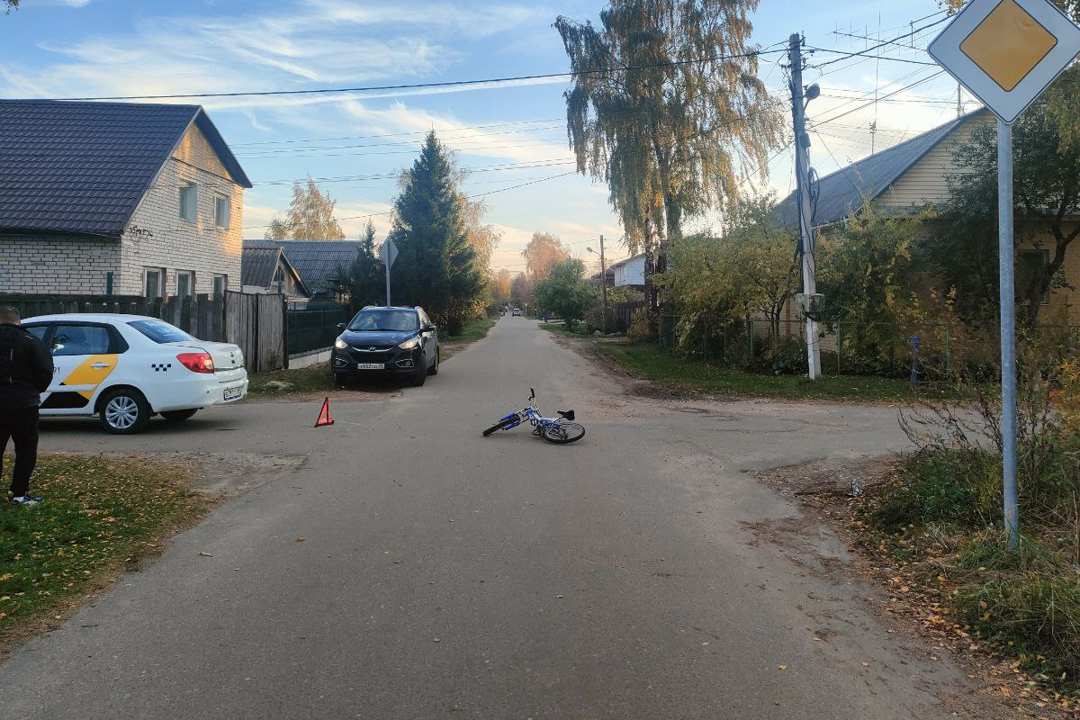 В Твери легковушка сбила 10-летнюю девочку на велосипеде