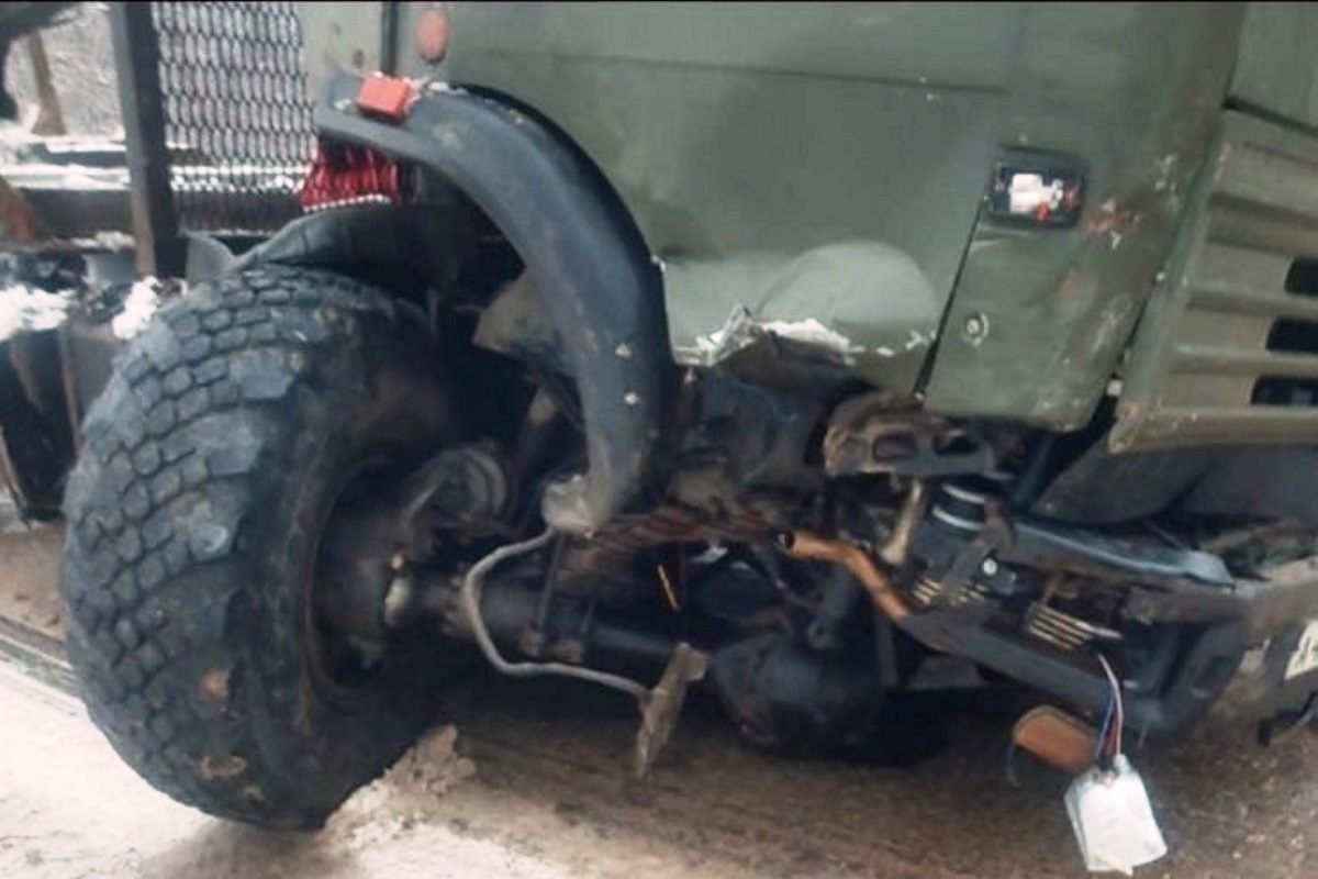 В Тверской области столкнулись грузовик, трактор и легковой автомобиль
