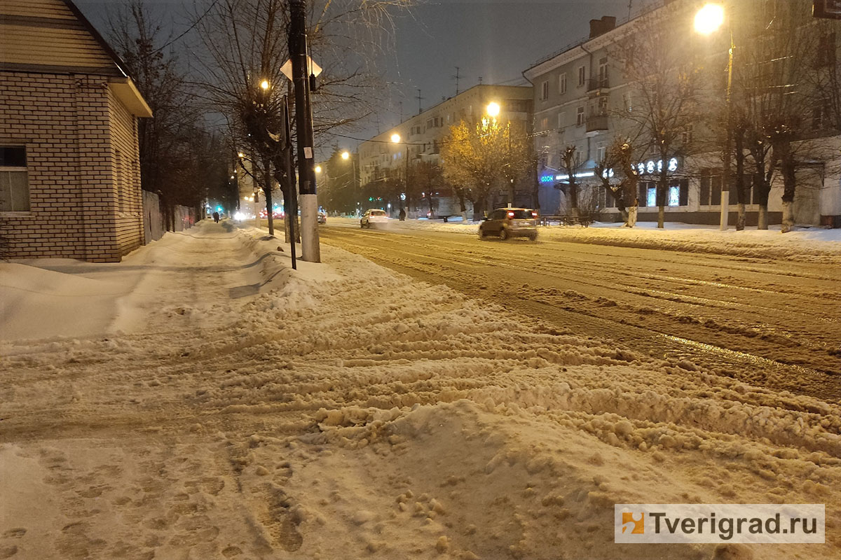 В Твери убрали снег с 50 дорог только после требования прокурора