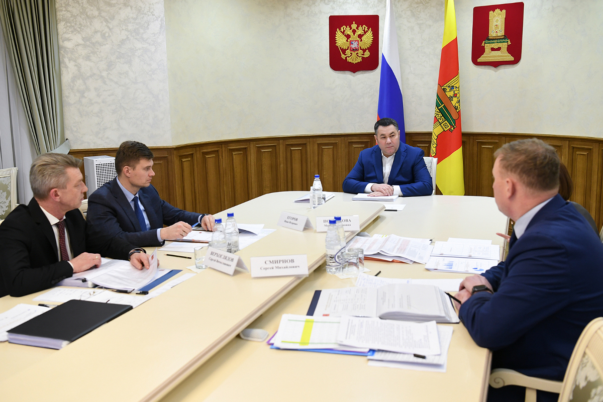 Губернатор Игорь Руденя провел совещание о программе ремонта региональных дорог Тверской области