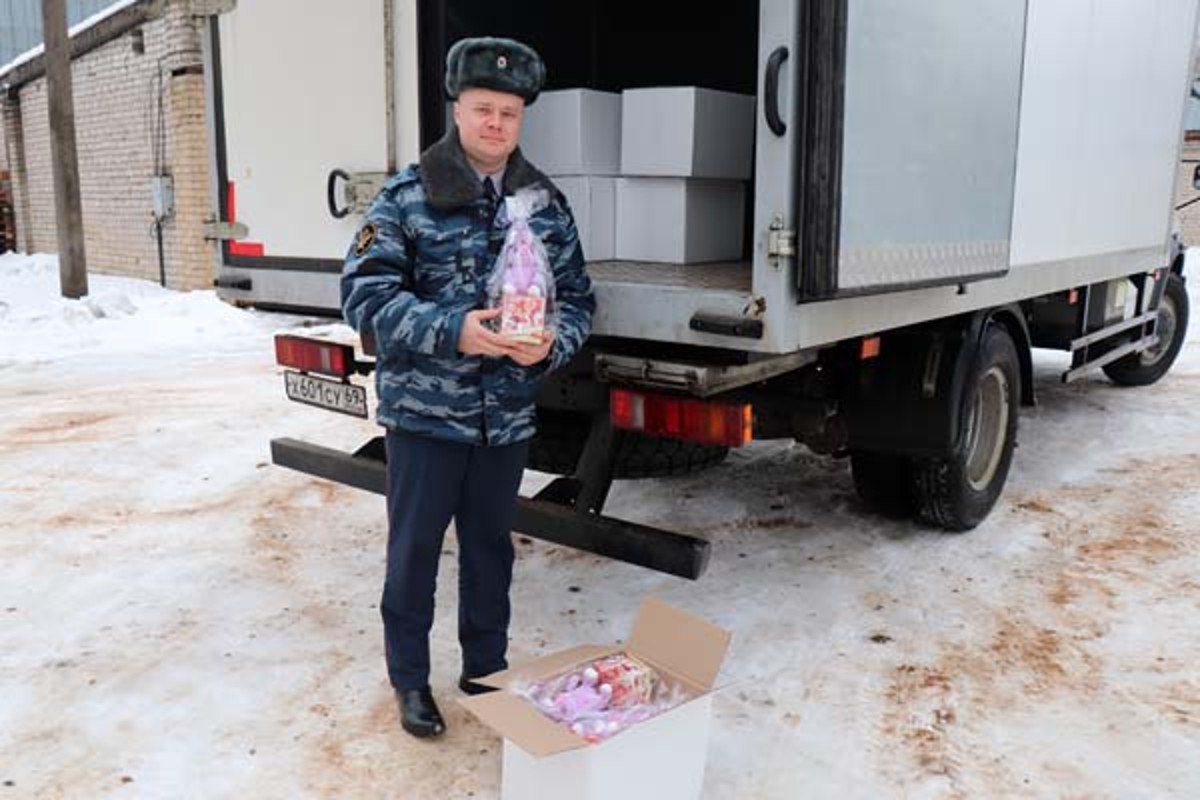 В Тверской области сотрудники колоний и СИЗО собрали помощь для жителей новых российских регионов