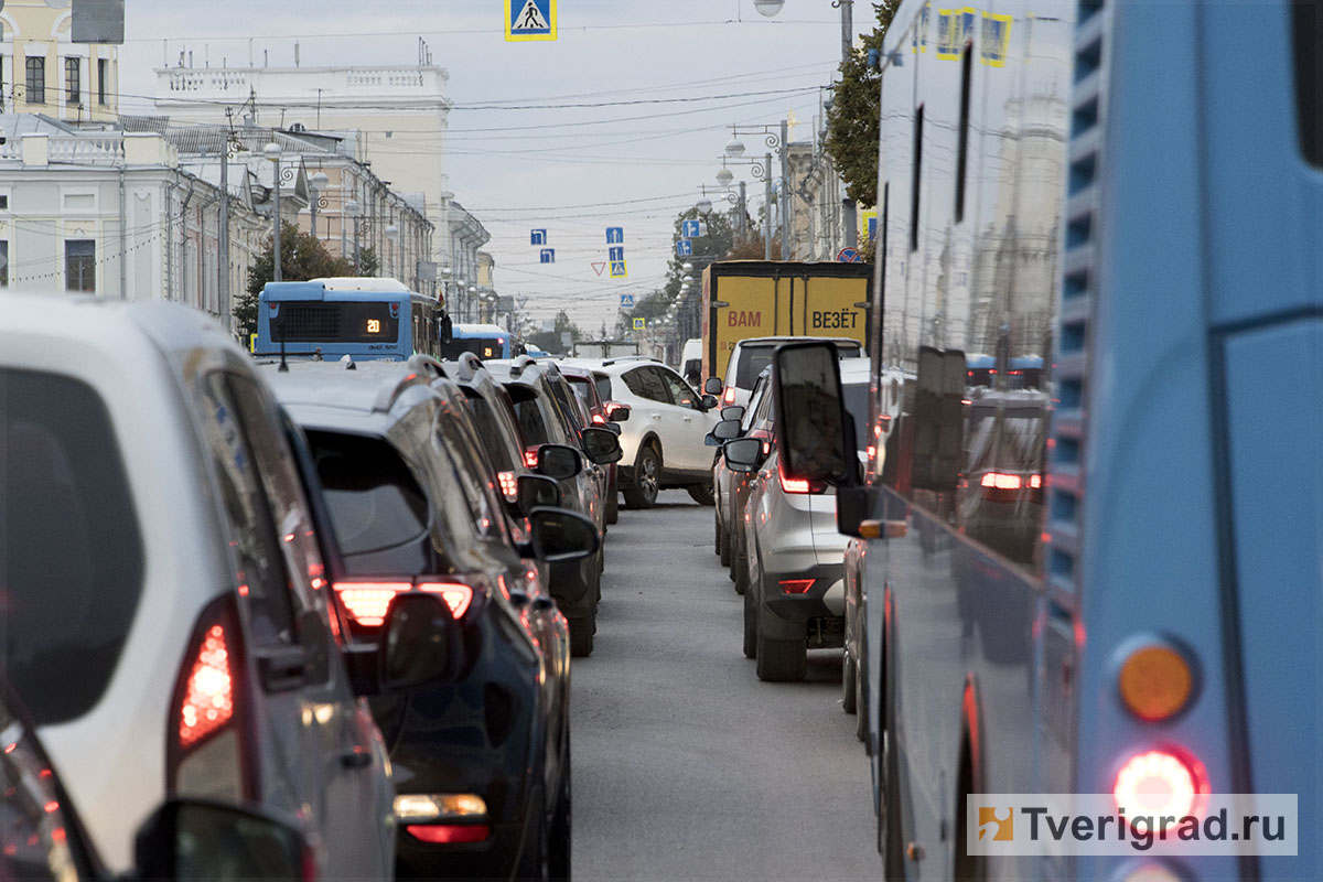 «В центре внимания» 19 сентября: как подготовить автомобиль к холодам и слякоти с «Карбон 69»