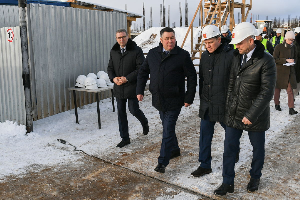 Губернатор Игорь Руденя проверил, как строится Бежецкая ЦРБ