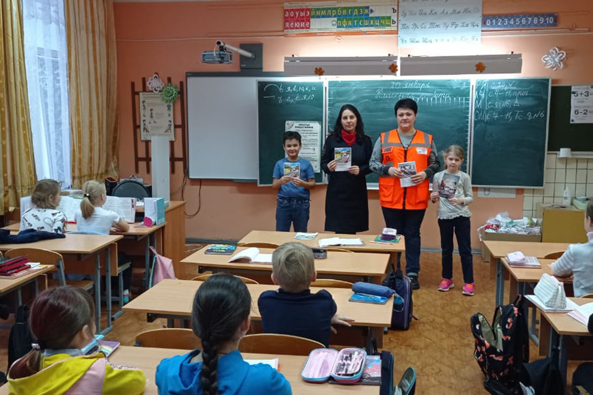 В Тверской области транспортные полицейские напомнили школьникам о безопасности на железной дороге