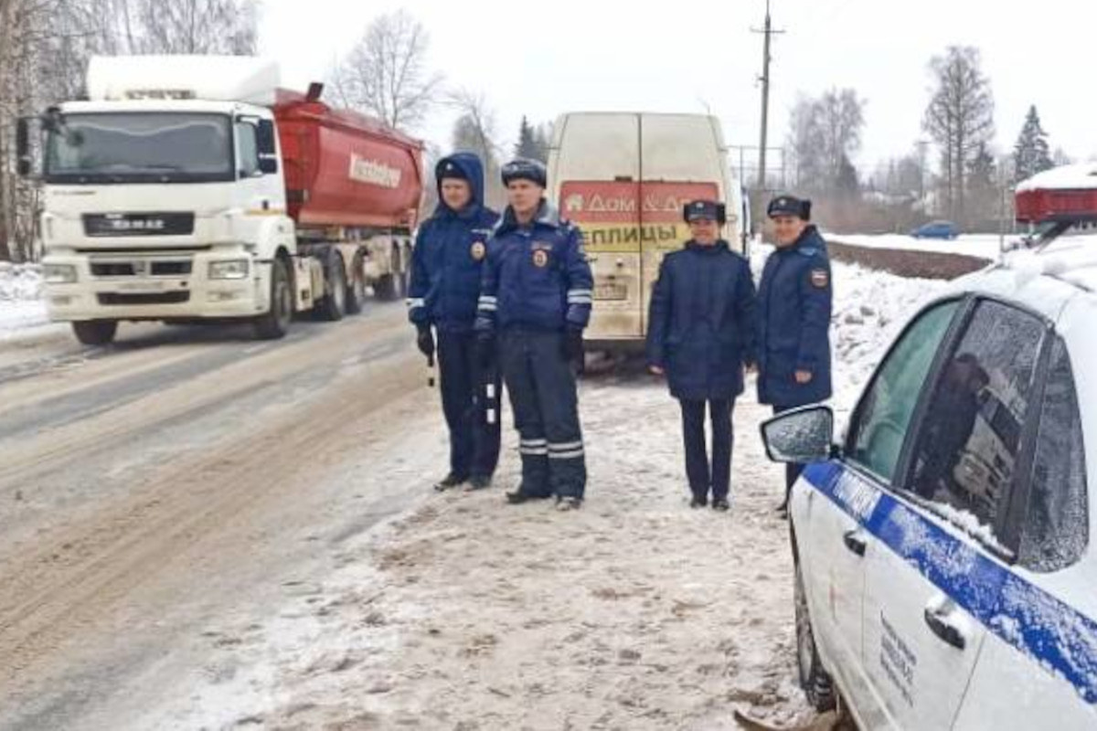 В Торжке водителей проверили на наличие штрафов за нарушения ПДД