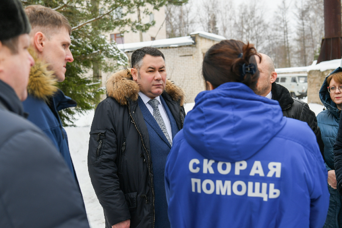 Губернатор Игорь Руденя поручил продолжить обновление оборудования в Сонковской ЦРБ и приобрести новую машину для СМП
