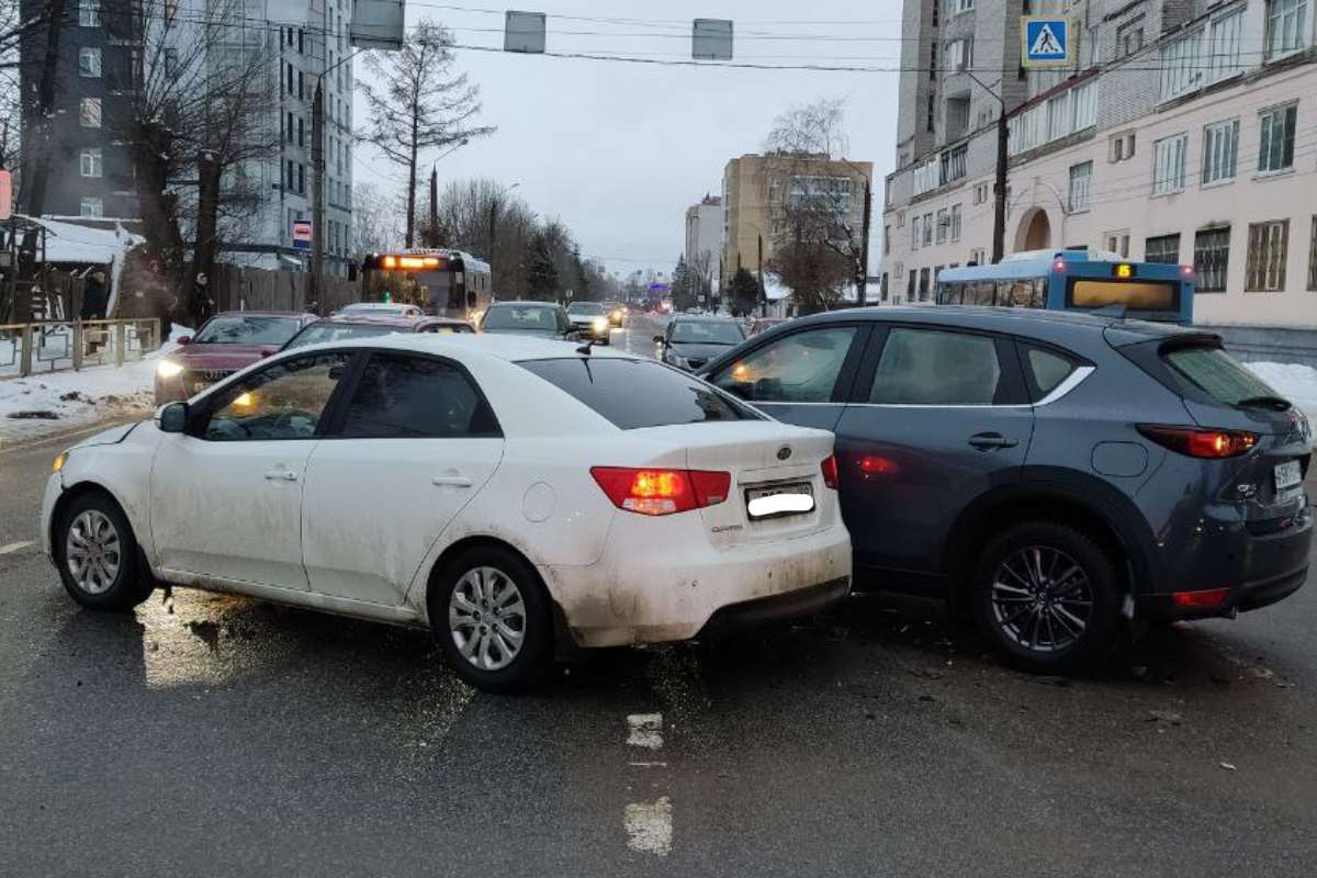 В столкновении на улице Благоева в Твери пострадал человек