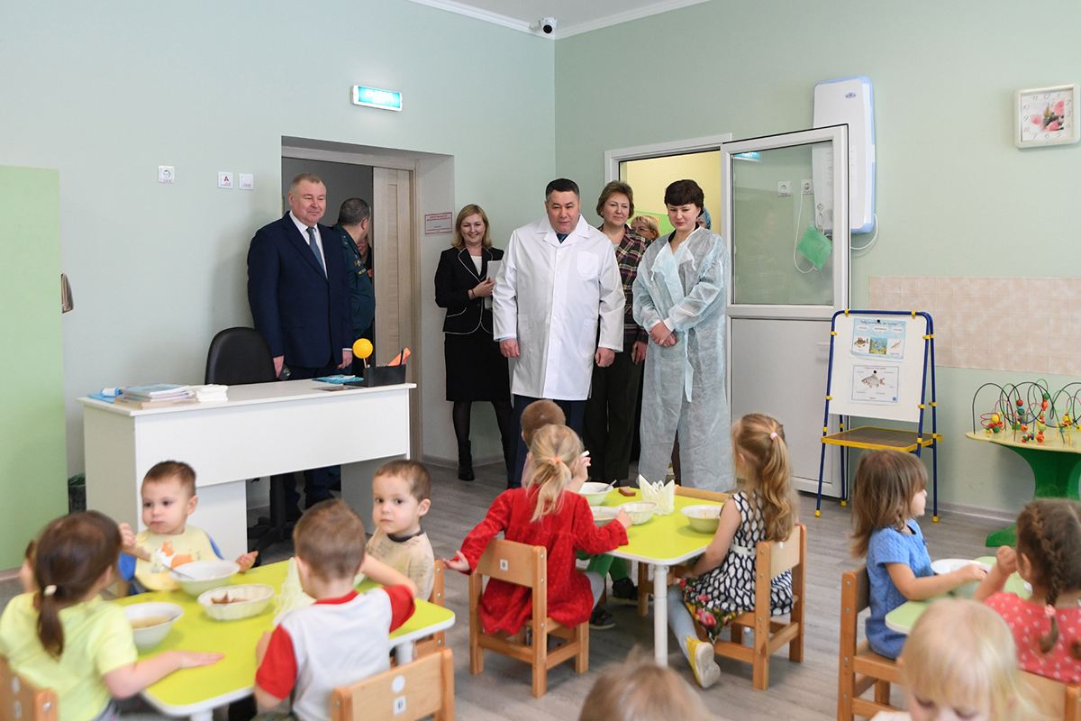Игорь Руденя в ходе инспекционной поездки по соцобъектам посетил детский сад в селе под Тверью