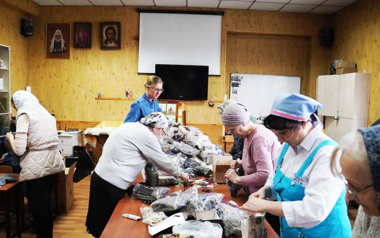 В Тверской области женщины связали 347 пар носков для бойцов на передовой