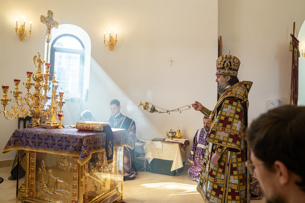 В Тверской области митрополит Амвросий совершил богослужение в уникальном храме, который строят почти 20 лет