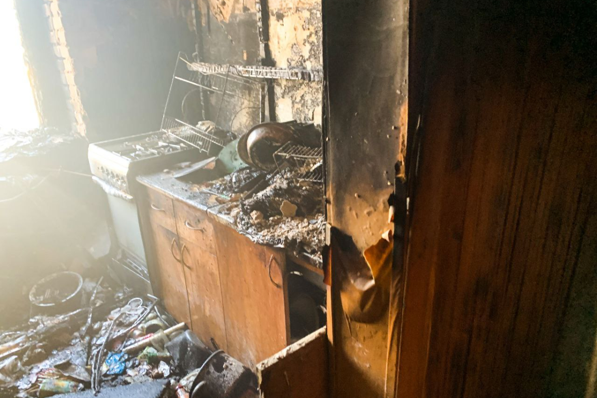Пожилая женщина заживо сгорела в доме в Тверской области