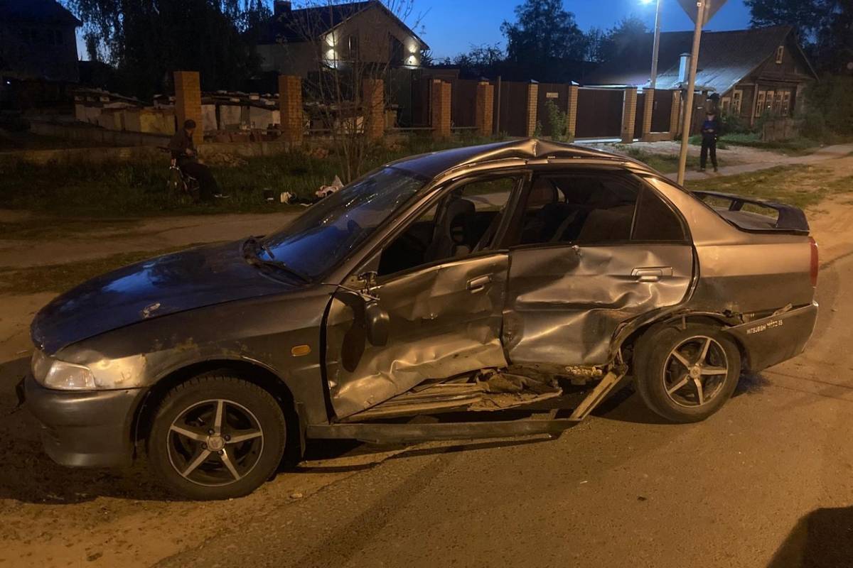 Девушка-подросток пострадала в столкновении Lexus и Mitsubishi в Твери