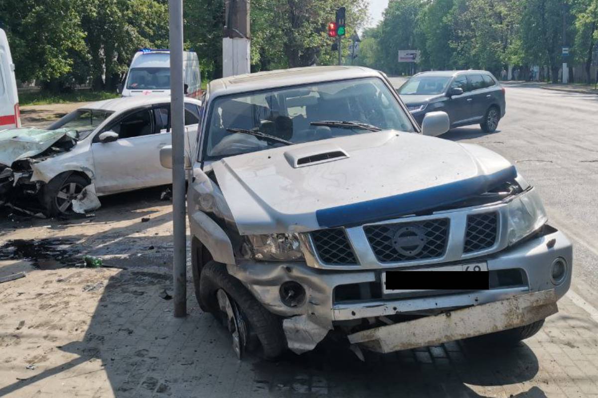 Два человека пострадали в ДТП на Петербургском шоссе в Твери