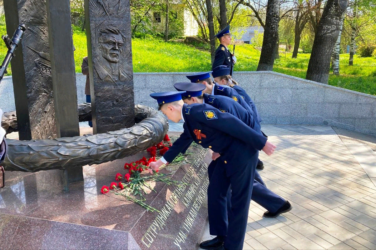 Сотрудники и ветераны органов безопасности почтили память участников Великой Отечественной войны