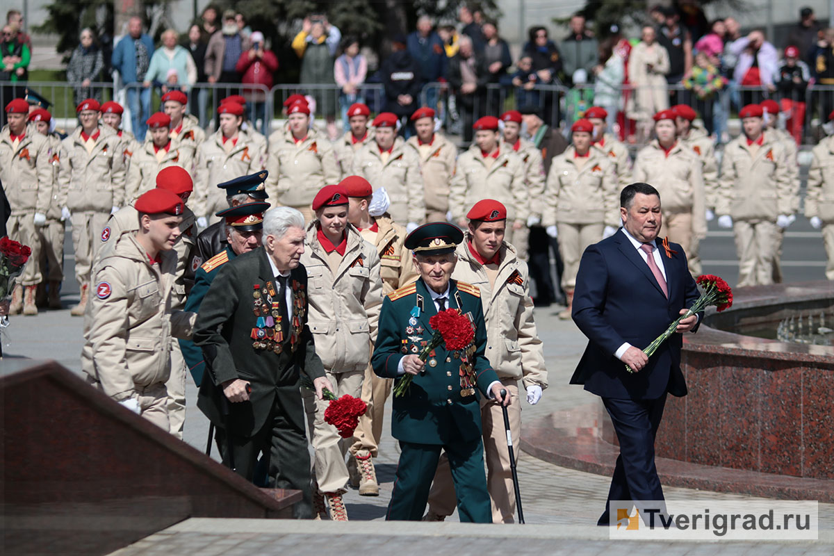 День Победы, рождения и любви: репортаж с парада на площади Михаила Тверского в Твери