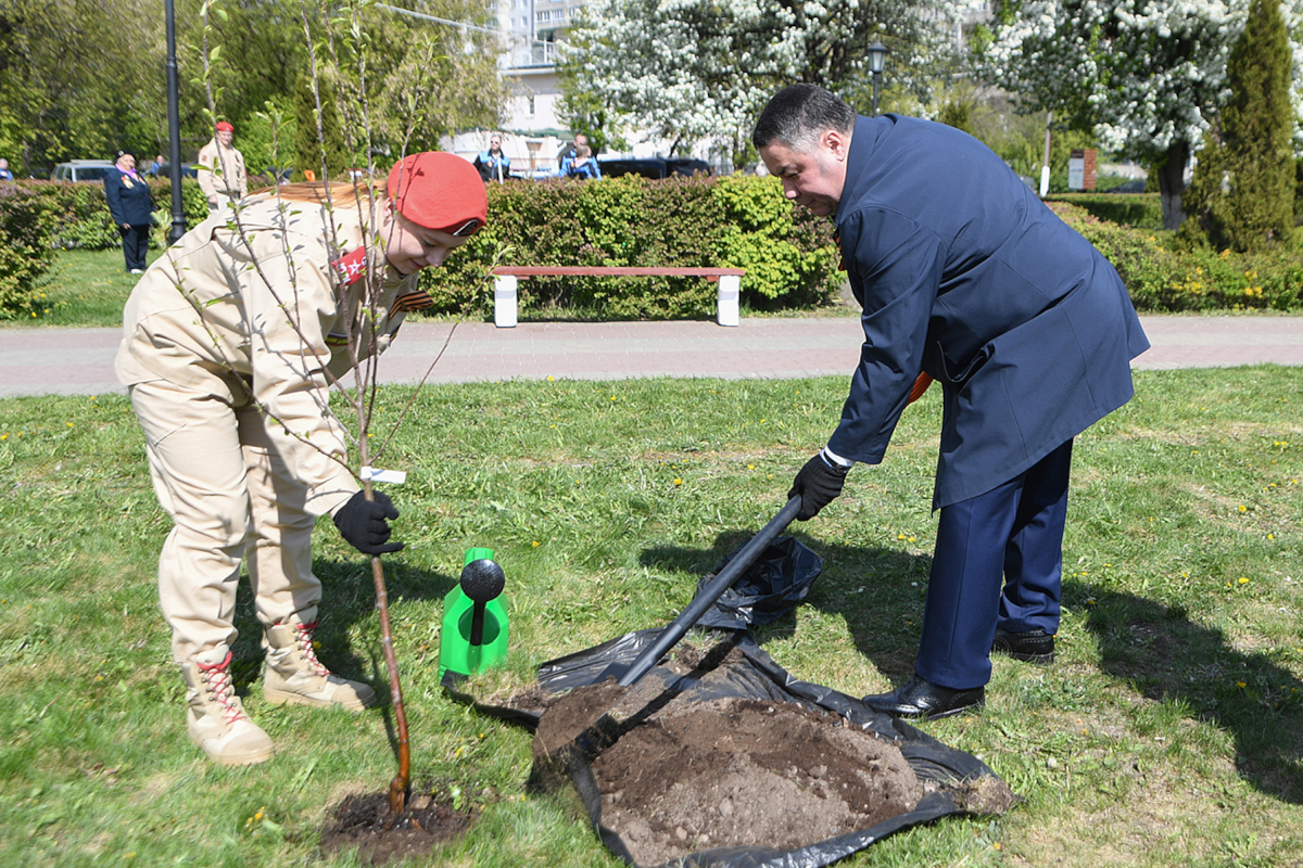 Губернатор Игорь Руденя принял участие в акции «Сад Памяти» в Твери