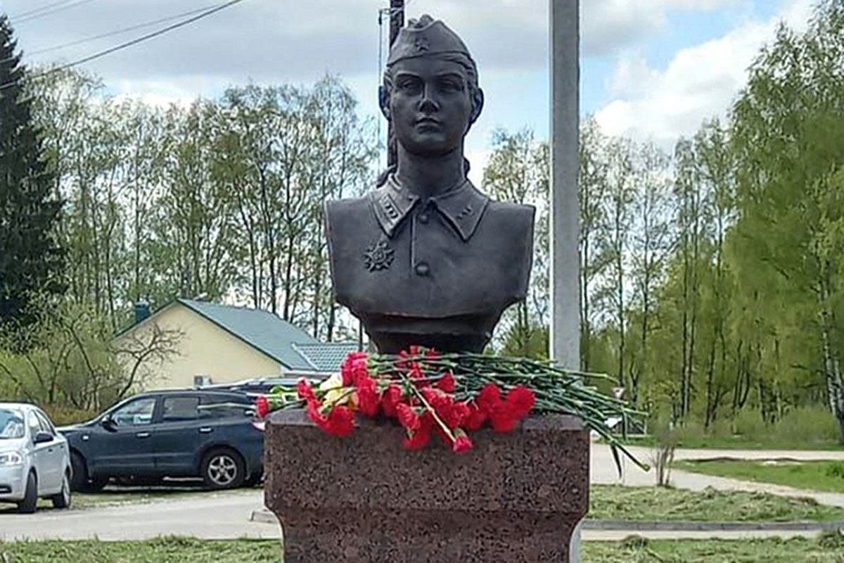 Под Тверью открыли памятник партизанке-разведчице Лидии Базановой