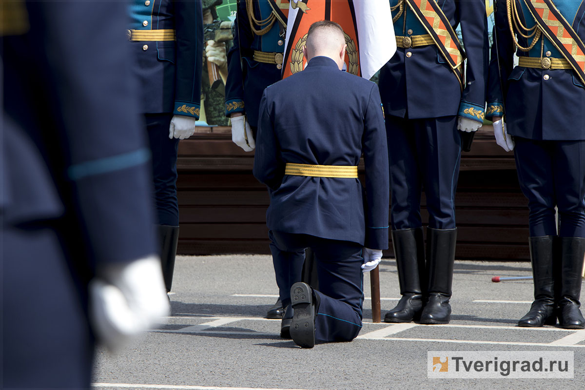 Теперь они офицеры: фоторепортаж с торжественного выпуска курсантов академии ВКО в Твери