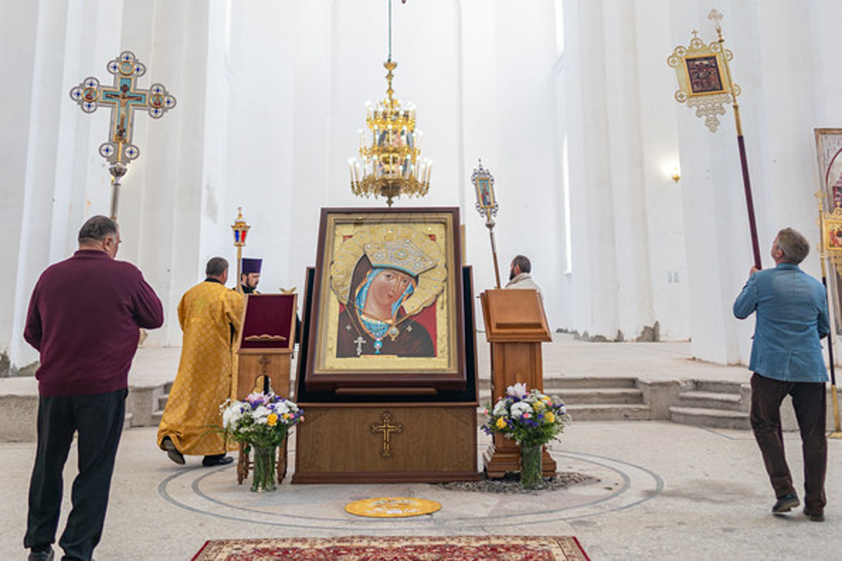 В Тверской области Казанскому монастырю передали воссозданную икону Божией Матери «Андрониковская»