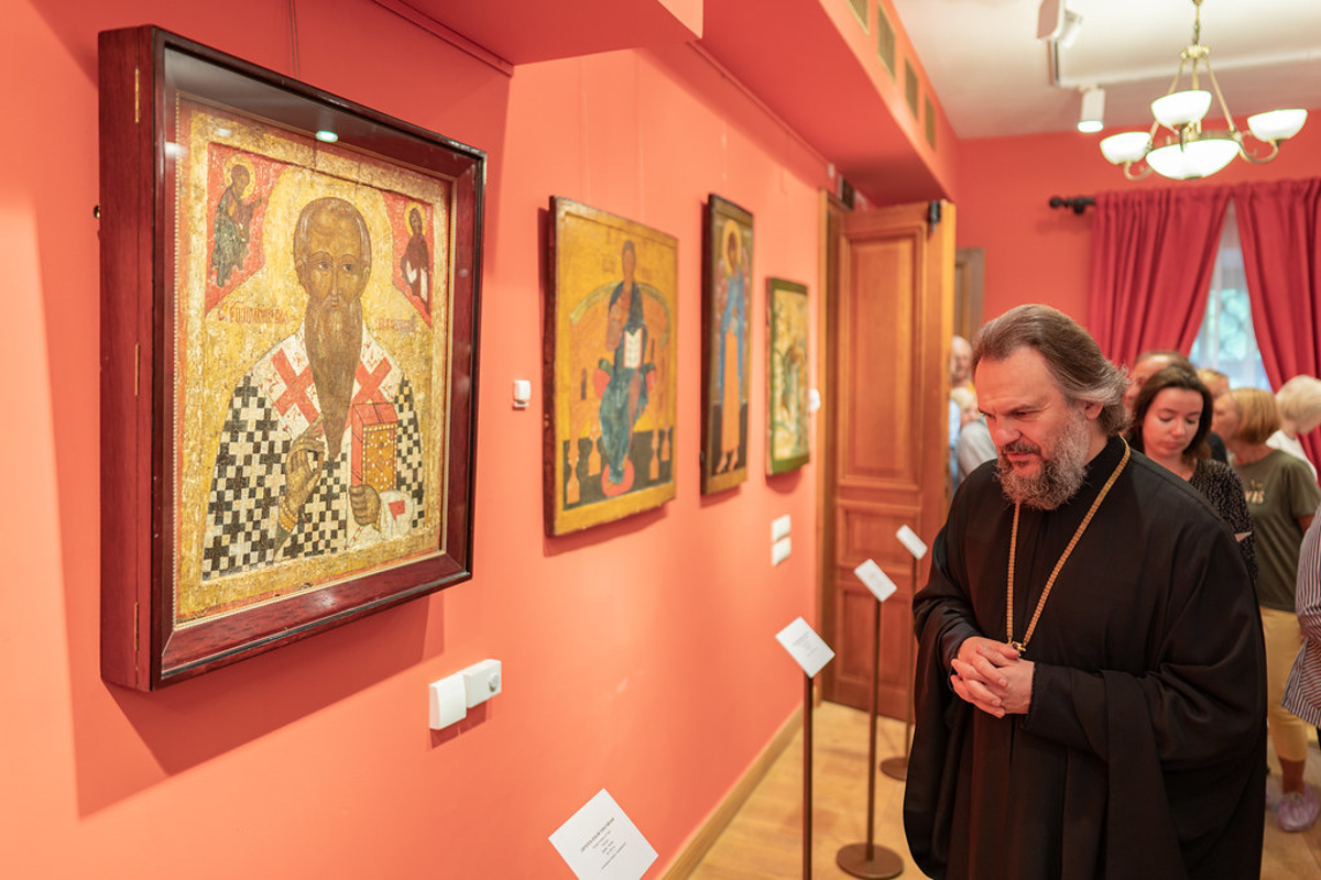 В Твери открылась выставка уникальных старинных икон